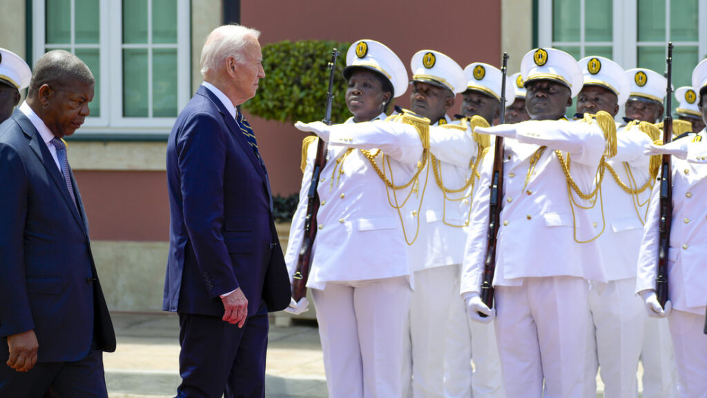 Los momentos incómodos que dejó la visita de Biden a Angola (VIDEOS)