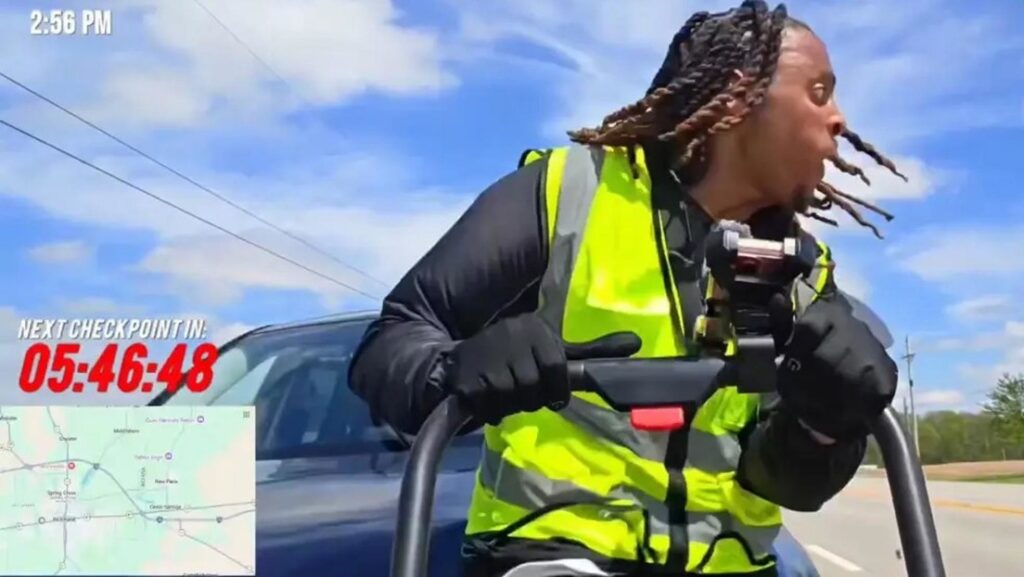 VIDEO: Atropellan a un 'streamer' en directo mientras cruzaba EE.UU. a pie para recaudar fondos