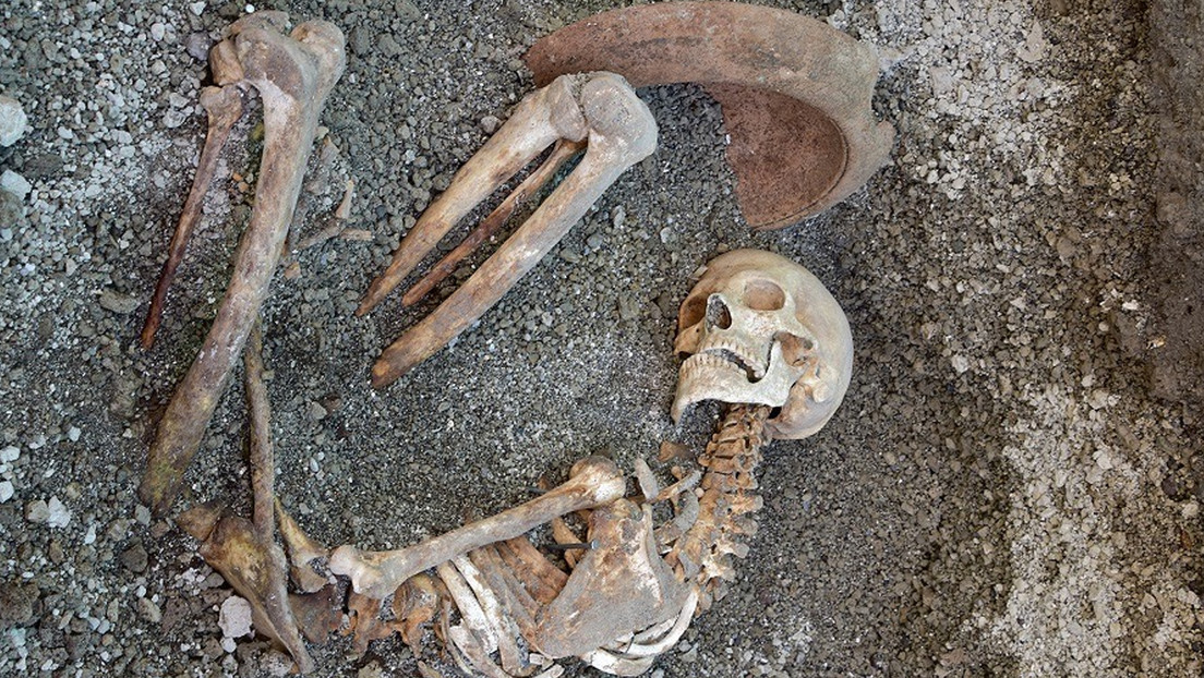 FOTO: Víctima de Pompeya hallada tras 2.000 años con su equipo de supervivencia