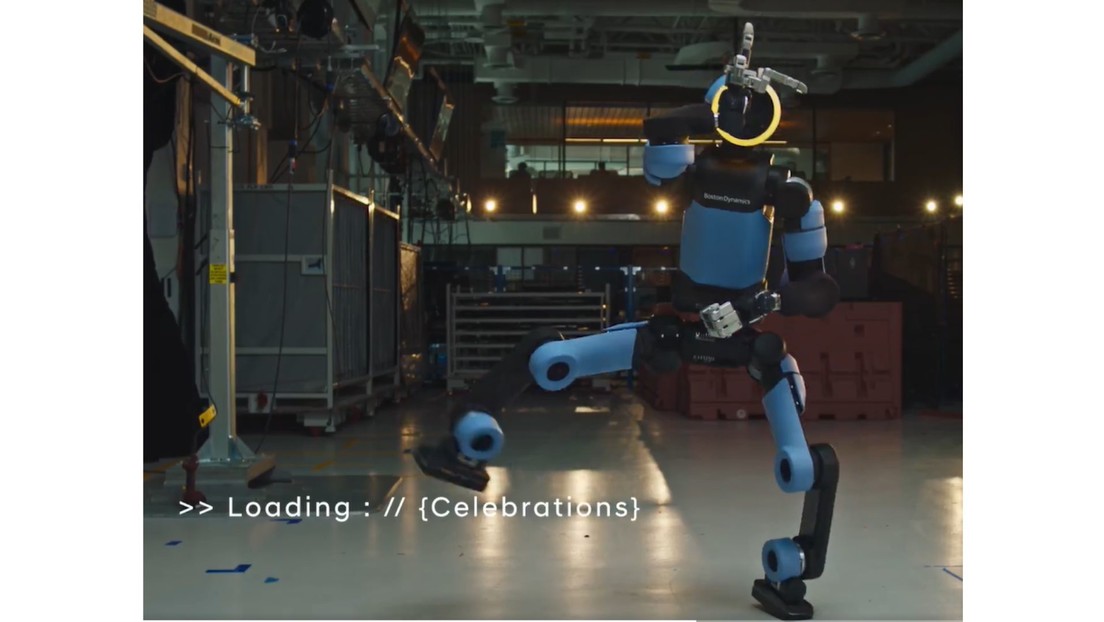 Listo para el Mundial: Robot inunda las redes con sus habilidades para jugar al fútbol y celebrar goles (VIDEO)