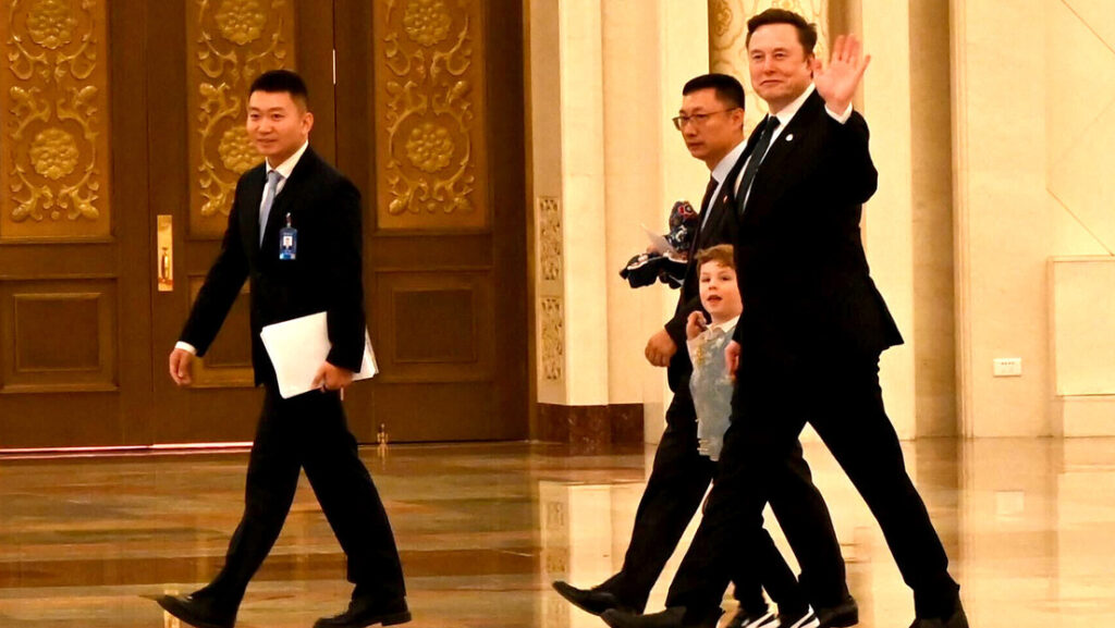 Musk se lleva a su hijo a la cumbre entre Trump y Xi (FOTOS)