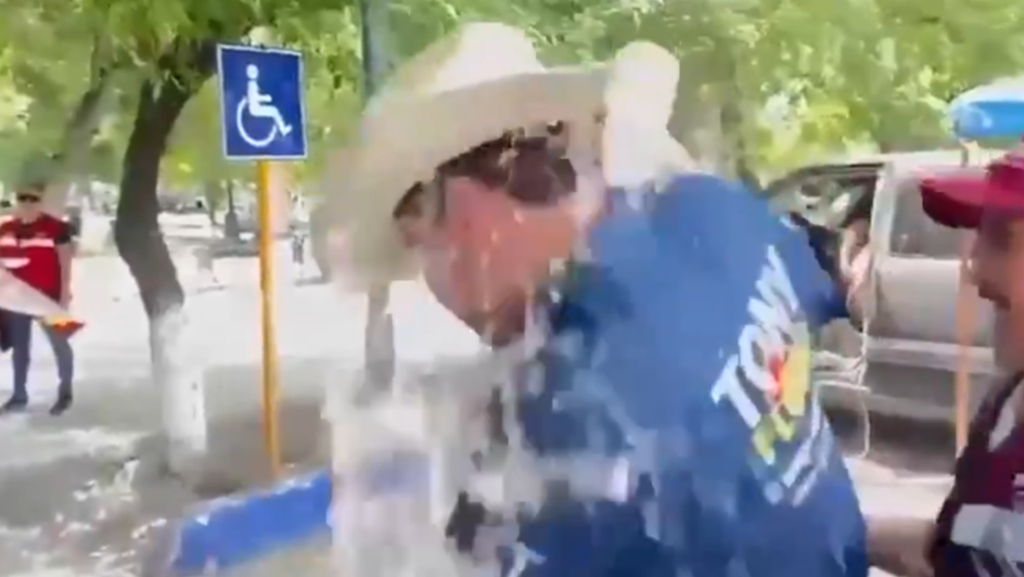 VIDEO: Lanzan limonada a 'Lord Lamborghini' en México por esta razón