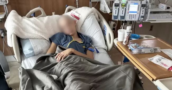 Pensaron que el dolor de pierna de su hijo era parte de su crecimiento, pero era un raro cáncer