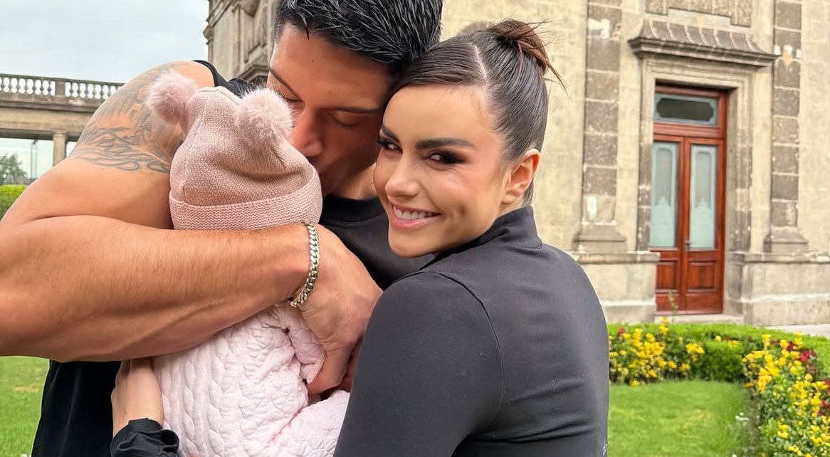 Emilia Dides celebró sus 27 años con playeras fotos junto a Sammis Reyes y su hija