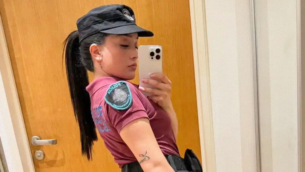 Expolicía expulsada por contenido erótico es detenida tras un choque mortal con drogas y un arma