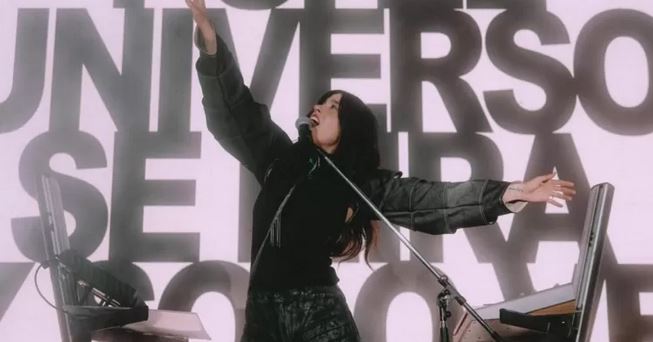 Tras 20 años de carrera: Javiera Mena anuncia su primer Movistar Arena