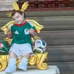 'Niño Jesús futbolero': así visten a la imagen con la camiseta del 'Tri' en una iglesia de México
