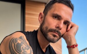 Álvaro Ballero reaparece en redes con profundo mensaje: «Mirada de loco, narcisista, celópata»