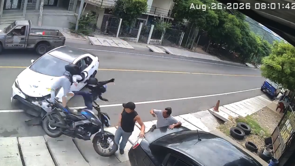 VIDEO: Lo que parecía una sencilla maniobra en la carretera termina en caos