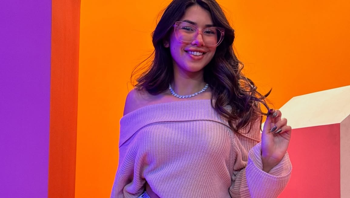 ¿Nuevo romance? Aseguran que Eskarcita está saliendo con conocido cantante chileno