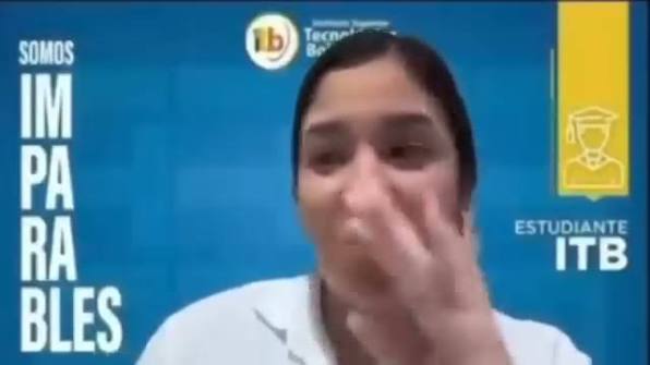 VIDEO: Estudiante insulta a su profesora sin saber que tenía el micrófono abierto