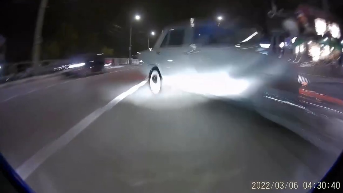 VIDEO: Motociclista graba en primera persona su potente choque a toda velocidad