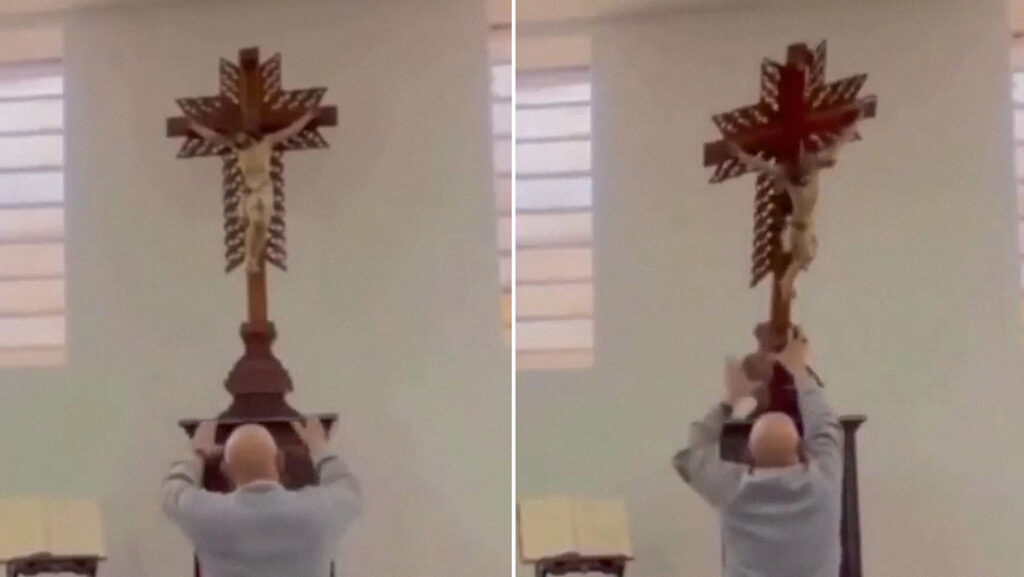 VIDEO: Un sacerdote casi es aplastado por un enorme crucifijo en Colombia