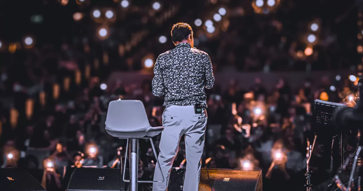 ¿Cómo reírnos si no escuchamos el chiste?: cuando la dicción es un problema en la comedia